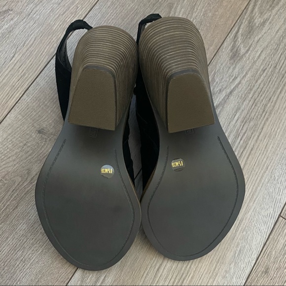 NWT Vince Camuto Koral Block Heeled Peep Toe Suede Bootie BLACK - SIZE 8… - Picture 7 of 9